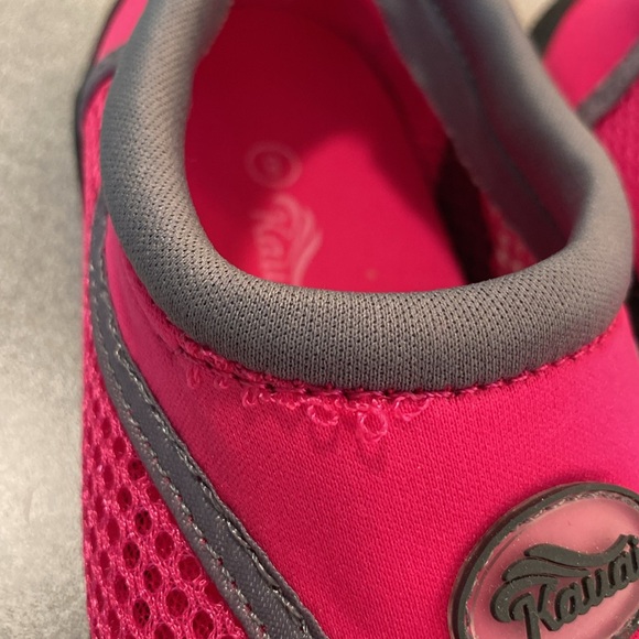 Kauai - hot pink water shoes. Size 8 - Picture 9 of 10